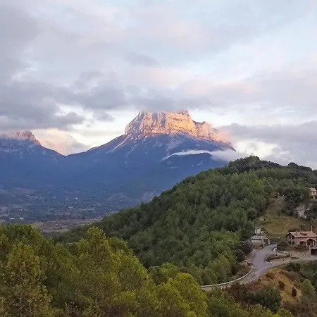 Cosy House + Mountain View